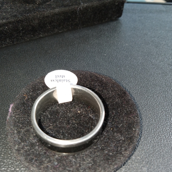 Mens stainless steel And Black Enamel ring - Picture 4 of 4